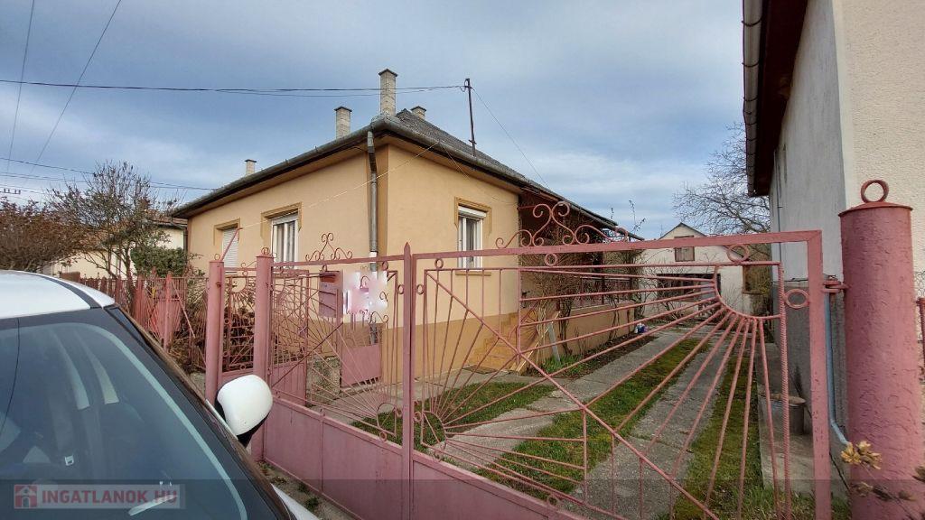 Eladó családi ház