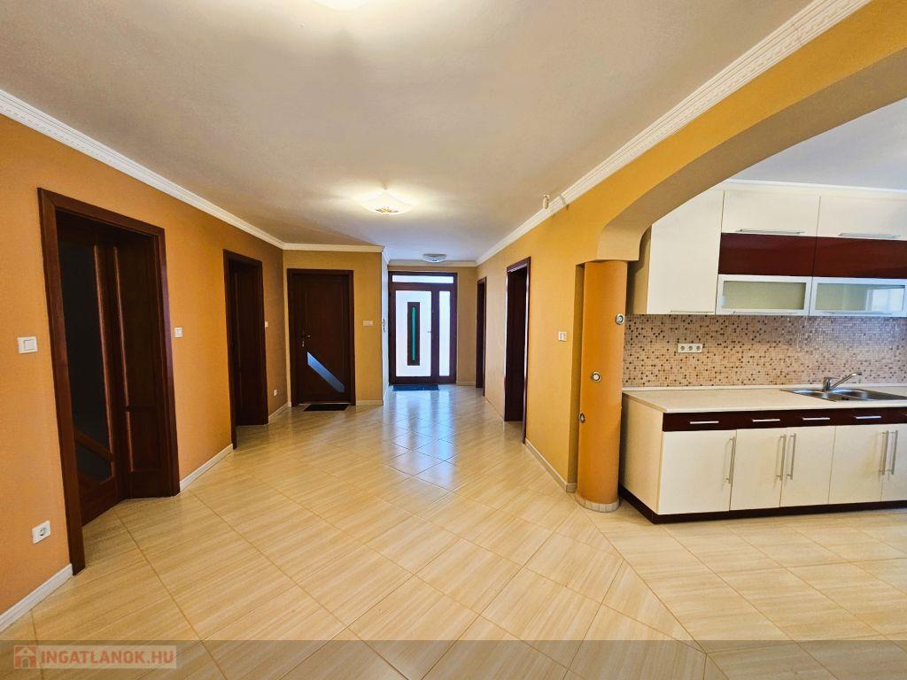 Eladó családi ház