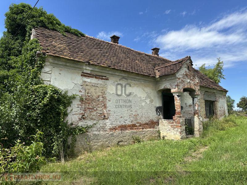 Eladó családi ház